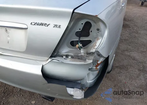 2004 Toyota Camry Xle z USA, uszkodzony, nr VIN 4T1BE32K94U867515